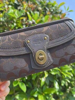 Coach Vintage Signature Canvas Turnlock Long Wallet with Kisslock Frame